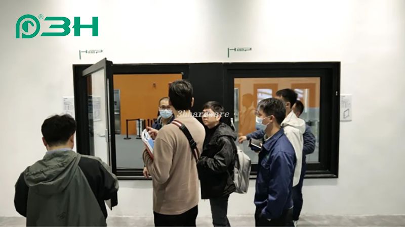 expo de quincaillerie pour portes vitr&eacute;es 111