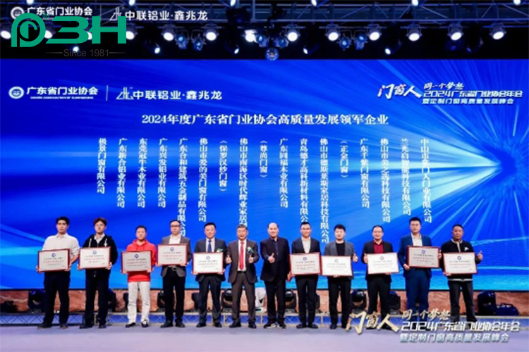 mat&eacute;riel de construction 1