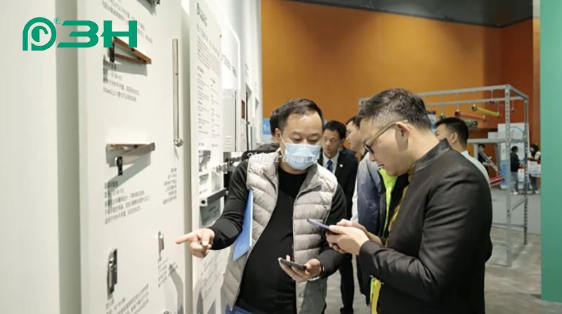 expo de quincaillerie pour portes vitr&eacute;es 10